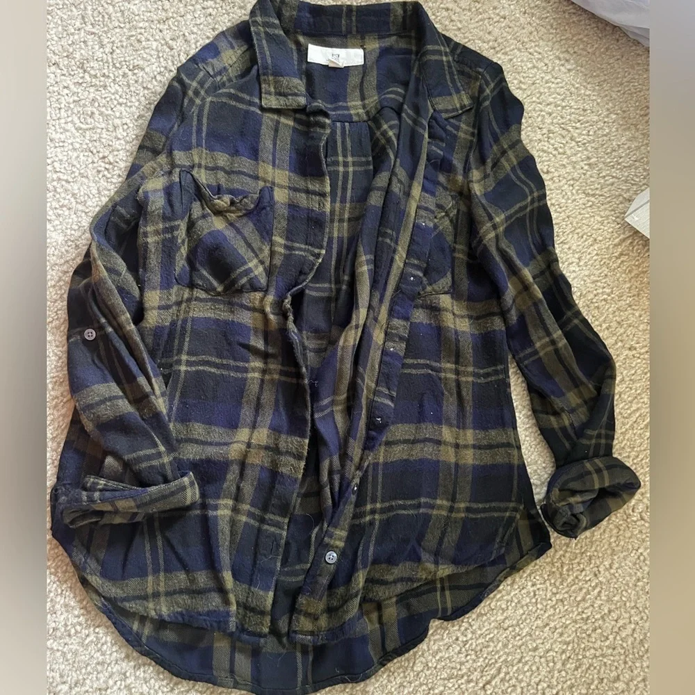 Thread supply size small button up - Picture 1 of 2